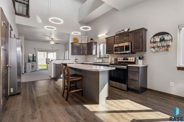 7216 E 45th St Street, Sioux Falls, SD 57110