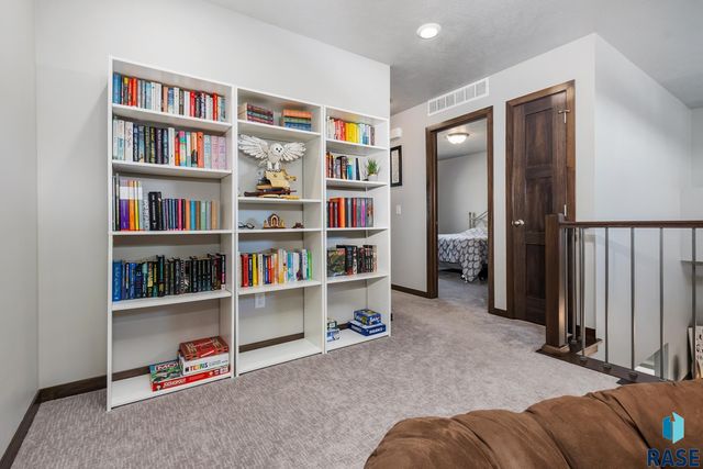 7216 E 45th St Street, Sioux Falls, SD 57110