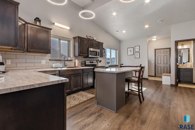 7216 E 45th St Street, Sioux Falls, SD 57110