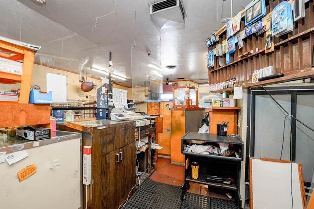 2701 E 9Th St, Oakland, CA 94601