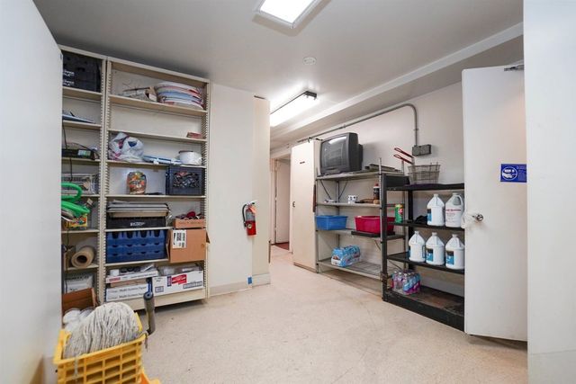 2701 E 9Th St, Oakland, CA 94601