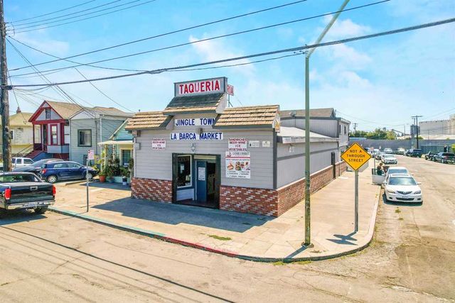 2701 E 9Th St, Oakland, CA 94601