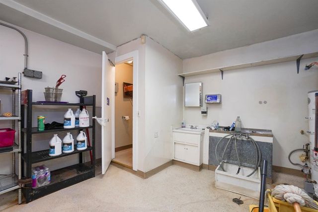 2701 E 9Th St, Oakland, CA 94601