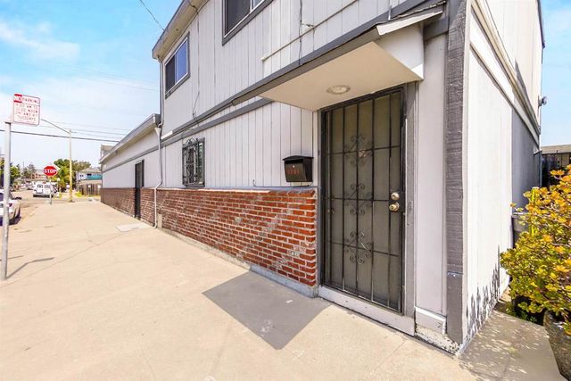 2701 E 9Th St, Oakland, CA 94601