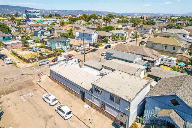 2701 E 9Th St, Oakland, CA 94601