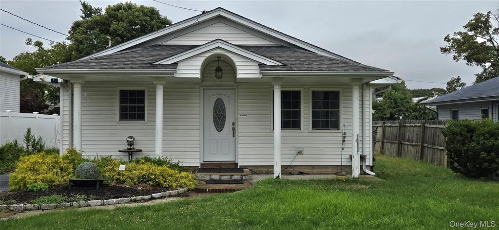 13 Manor Drive, Shirley, NY 11967