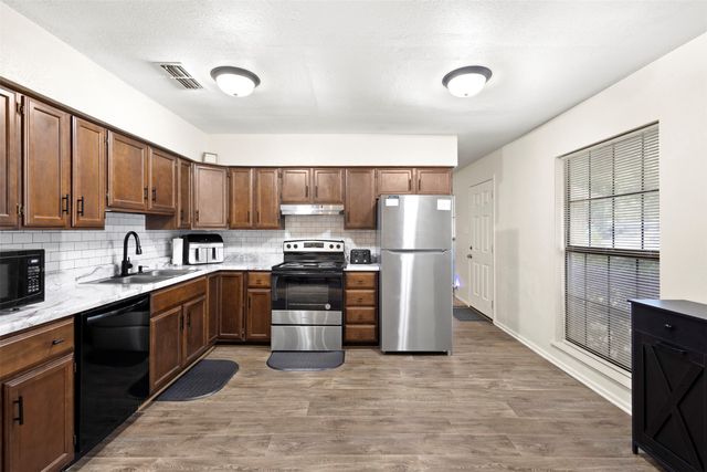 111 Alamo Street, Waxahachie, TX 75165