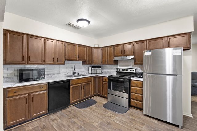 111 Alamo Street, Waxahachie, TX 75165