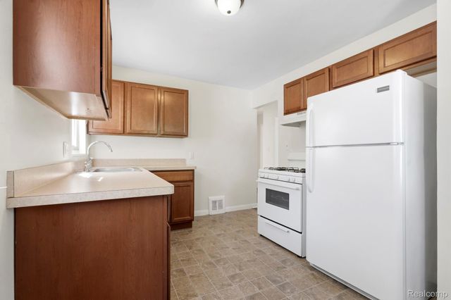 970 Champaign Road, Lincoln Park, MI 48146
