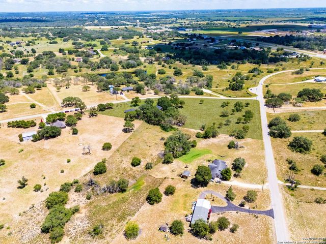103 Misty Bend, Floresville, TX 78114