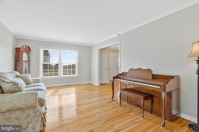 117 CONNEMARA DR, Sterling, VA 20164