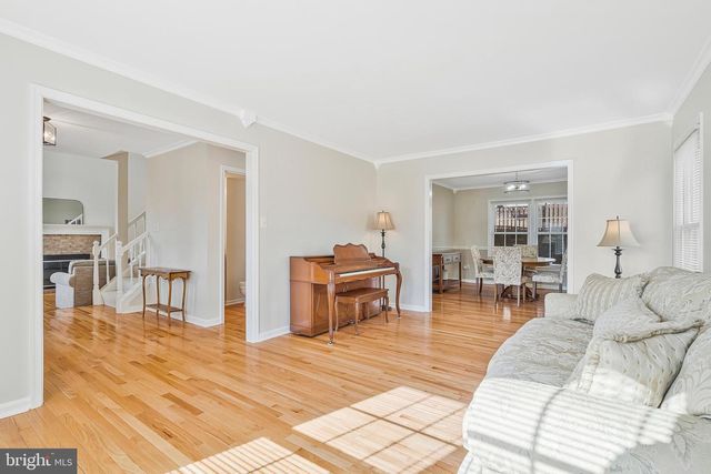 117 CONNEMARA DR, Sterling, VA 20164