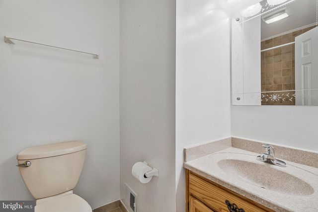 117 CONNEMARA DR, Sterling, VA 20164