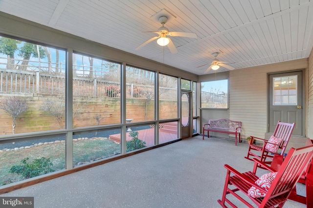 117 CONNEMARA DR, Sterling, VA 20164