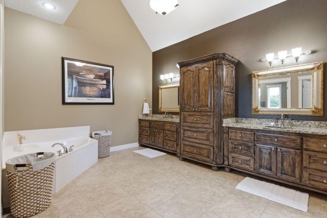 1610 W Caleb Court, Springfield, MO 65810