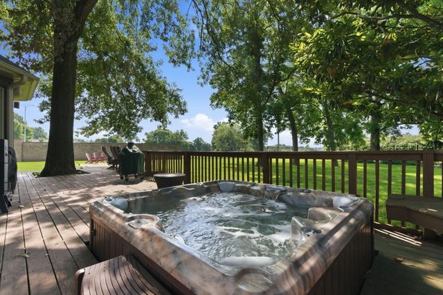 1610 W Caleb Court, Springfield, MO 65810