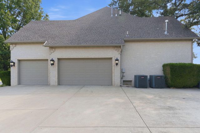 1610 W Caleb Court, Springfield, MO 65810