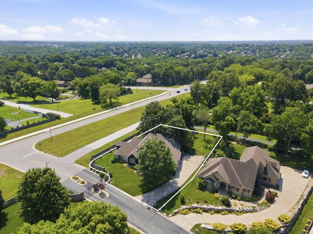 1610 W Caleb Court, Springfield, MO 65810