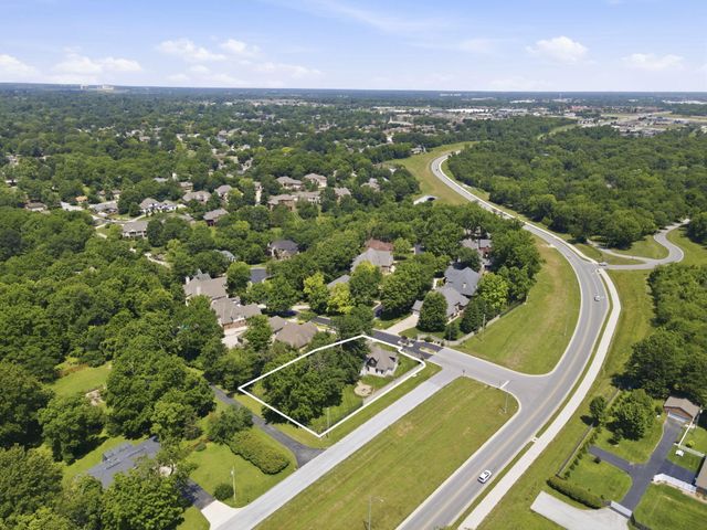 1610 W Caleb Court, Springfield, MO 65810