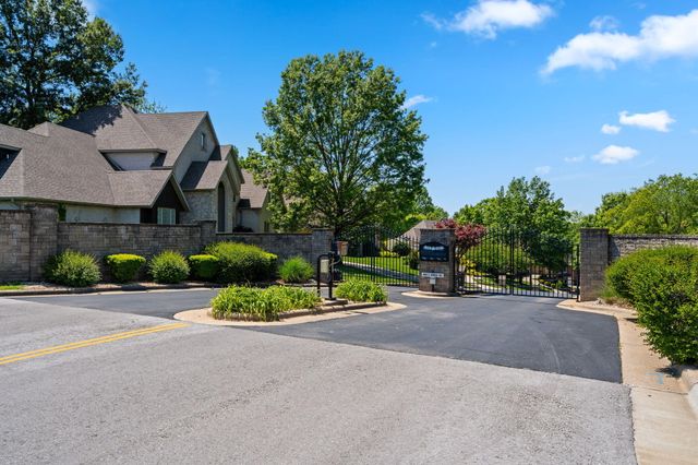 1610 W Caleb Court, Springfield, MO 65810