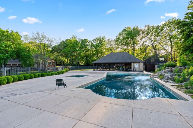 1610 W Caleb Court, Springfield, MO 65810