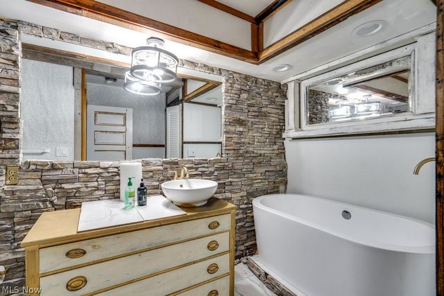 4559 Van Epps Road, Brooklyn Heights, OH 44131