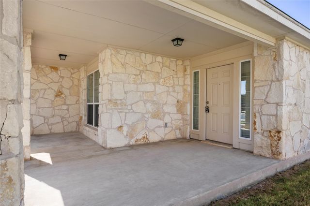 401 S Hunting Lodge LN, Bastrop, TX 78602