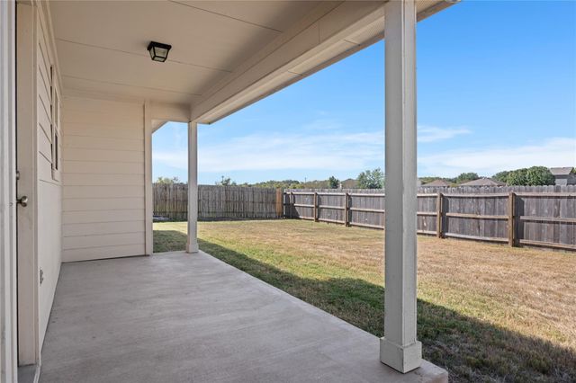 401 S Hunting Lodge LN, Bastrop, TX 78602