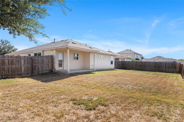 401 S Hunting Lodge LN, Bastrop, TX 78602