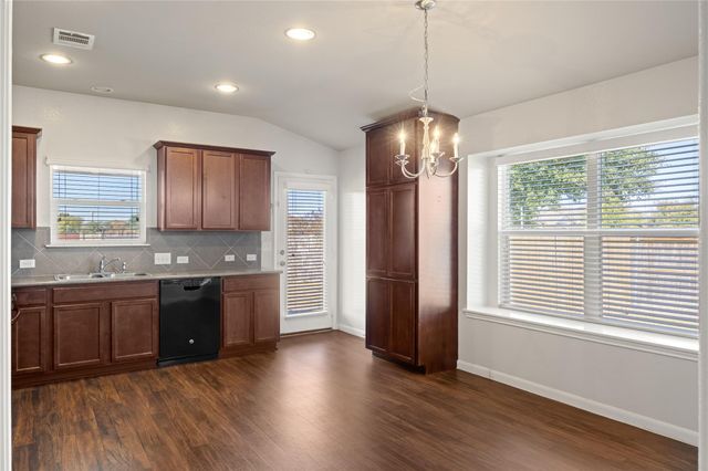 401 S Hunting Lodge LN, Bastrop, TX 78602