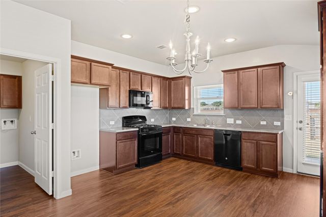 401 S Hunting Lodge LN, Bastrop, TX 78602