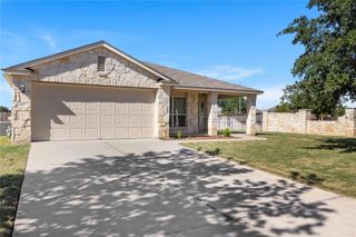 401 S Hunting Lodge LN, Bastrop, TX 78602