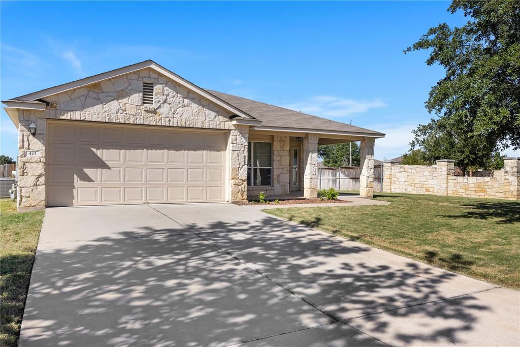 401 S Hunting Lodge LN, Bastrop, TX 78602