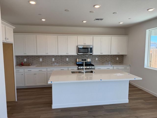 8132 Cadette Ct, Elk Grove, CA 95757