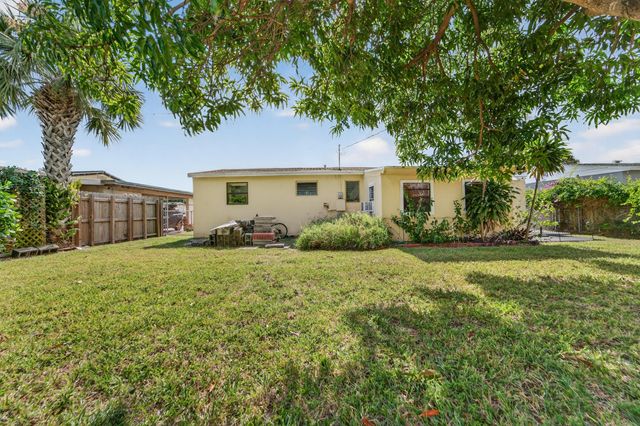 2105 Worthington Road, West Palm Beach, FL 33409