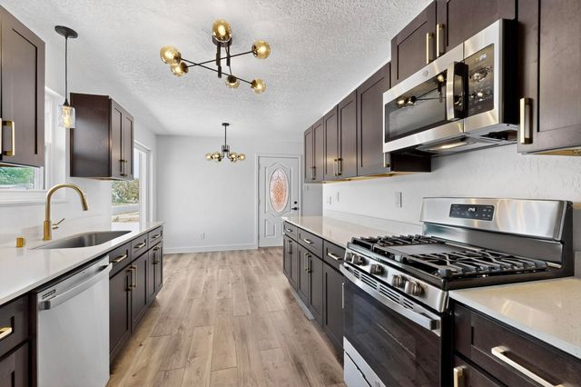 813 SHIRLEY Street NE, Albuquerque, NM 87123