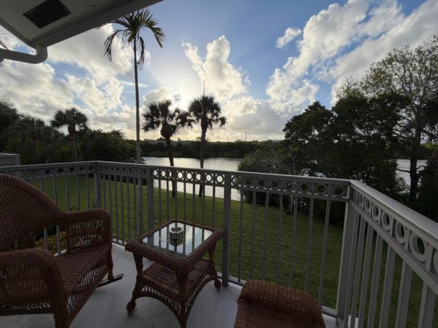 2052 Alta Meadows Lane 2205, Delray Beach, FL 33444