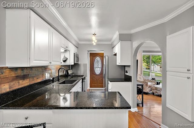 737 Panorama Drive, Milford, MI 48381