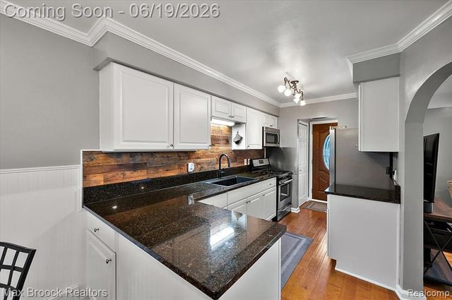 737 Panorama Drive, Milford, MI 48381