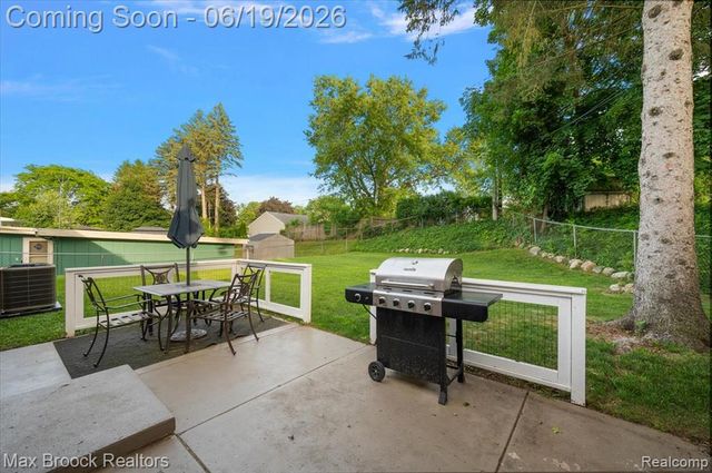737 Panorama Drive, Milford, MI 48381