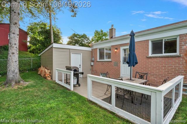 737 Panorama Drive, Milford, MI 48381