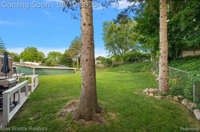 737 Panorama Drive, Milford, MI 48381