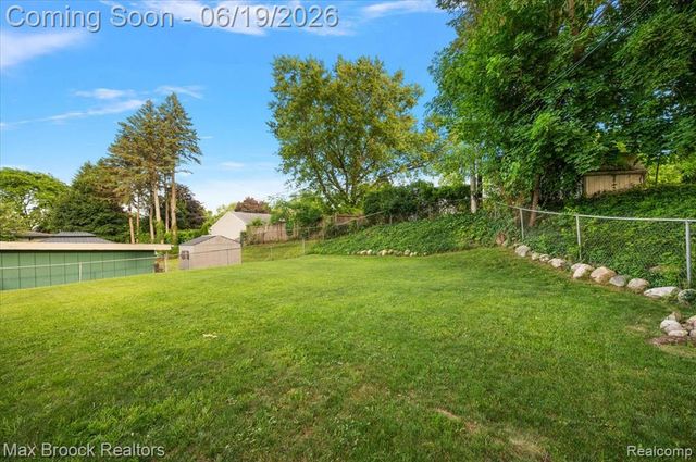 737 Panorama Drive, Milford, MI 48381