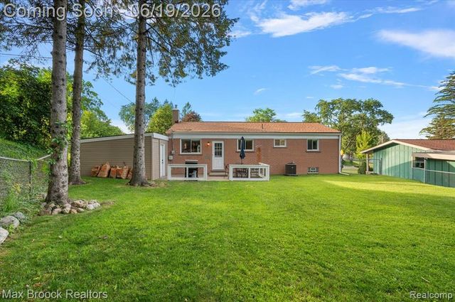 737 Panorama Drive, Milford, MI 48381
