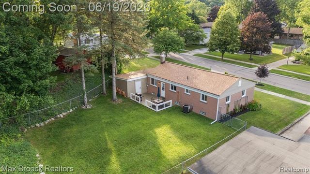737 Panorama Drive, Milford, MI 48381