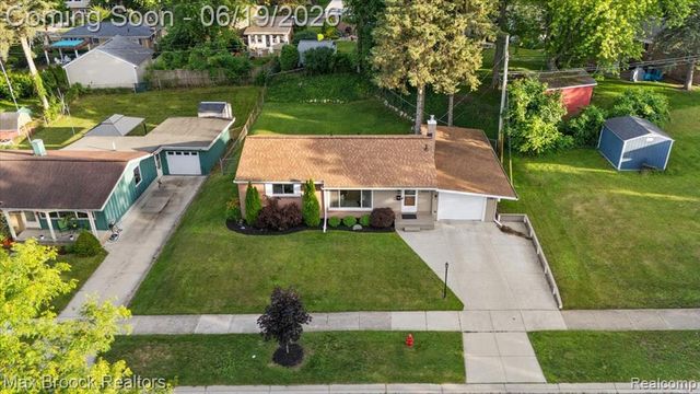 737 Panorama Drive, Milford, MI 48381