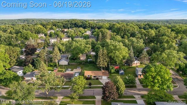 737 Panorama Drive, Milford, MI 48381