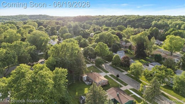 737 Panorama Drive, Milford, MI 48381