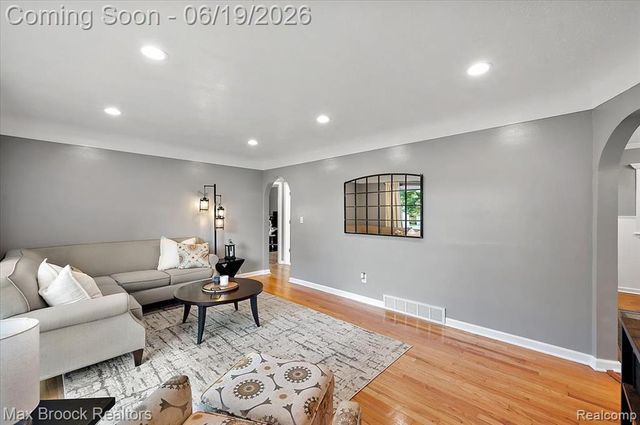737 Panorama Drive, Milford, MI 48381