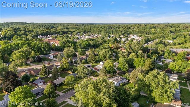 737 Panorama Drive, Milford, MI 48381